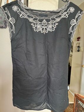 Cynthia Rowley Black Cap-Sleeve Tunic with White Floral Embroidery